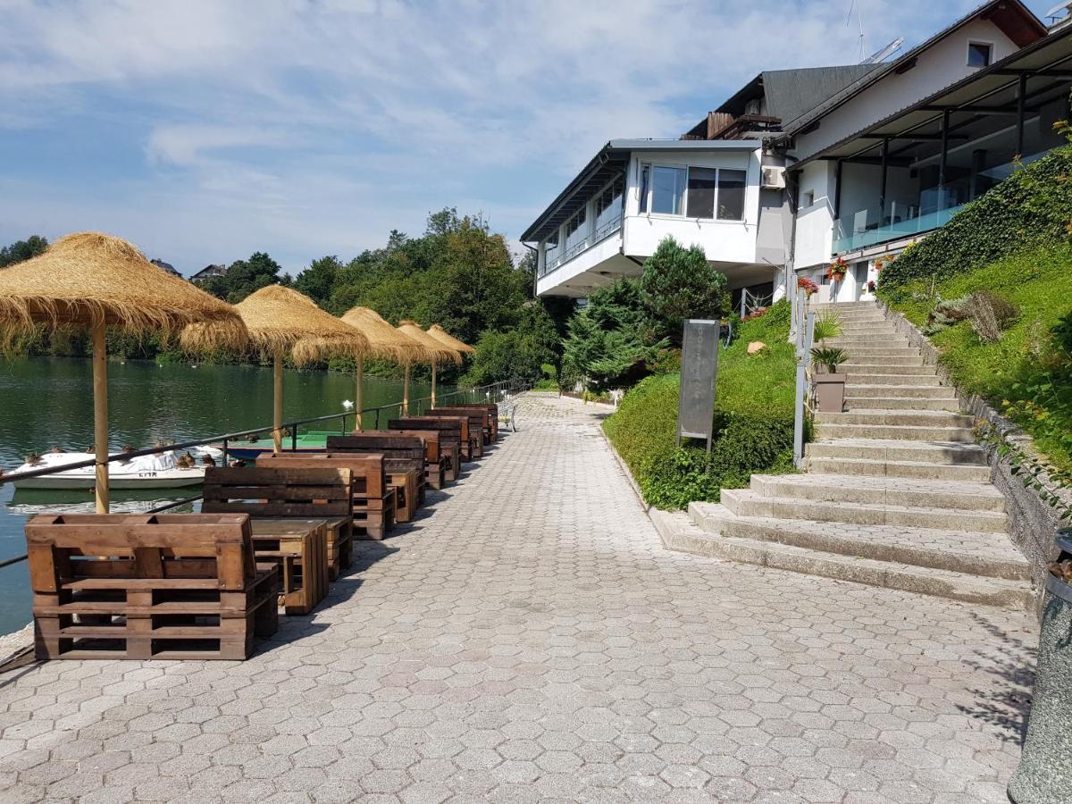 Gostisce Jezero Bed & Breakfast Medvode Ngoại thất bức ảnh